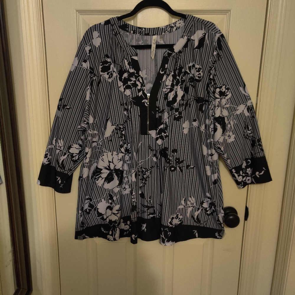 NY Collection black and white floral print top